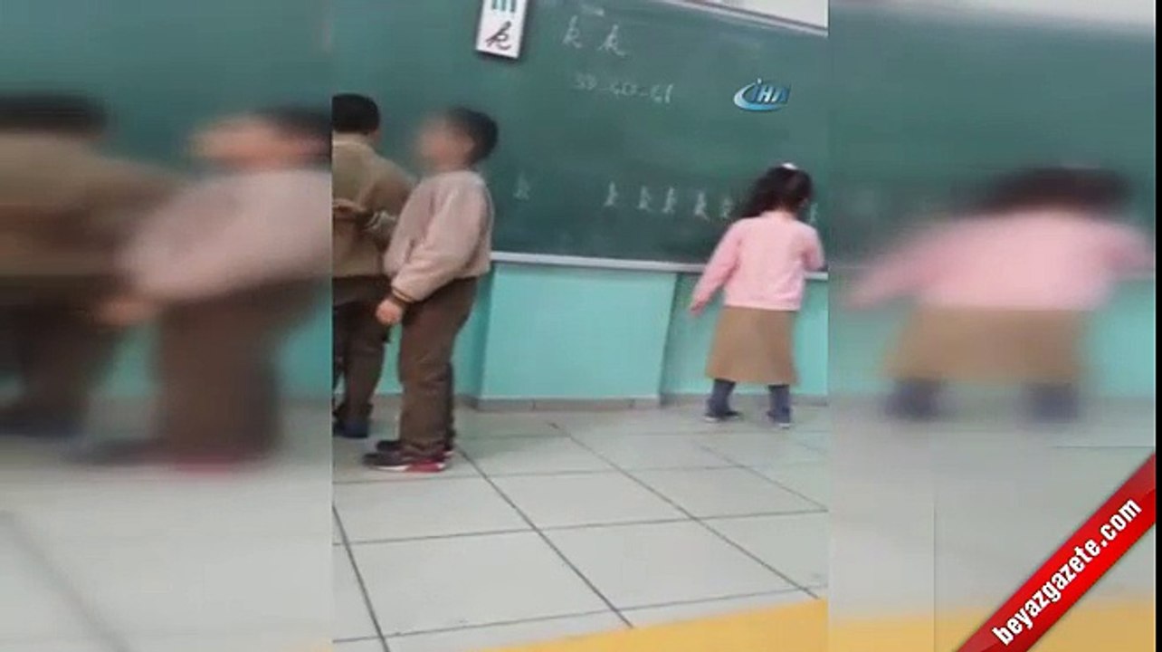 Öğretmen dayağı kamerada