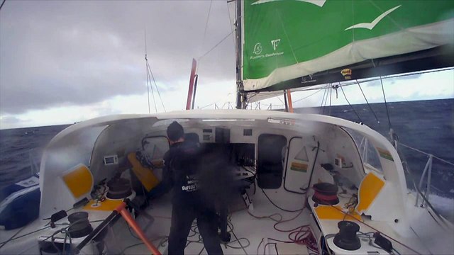 Louis Burton sous les grains des alizées / Vendée Globe