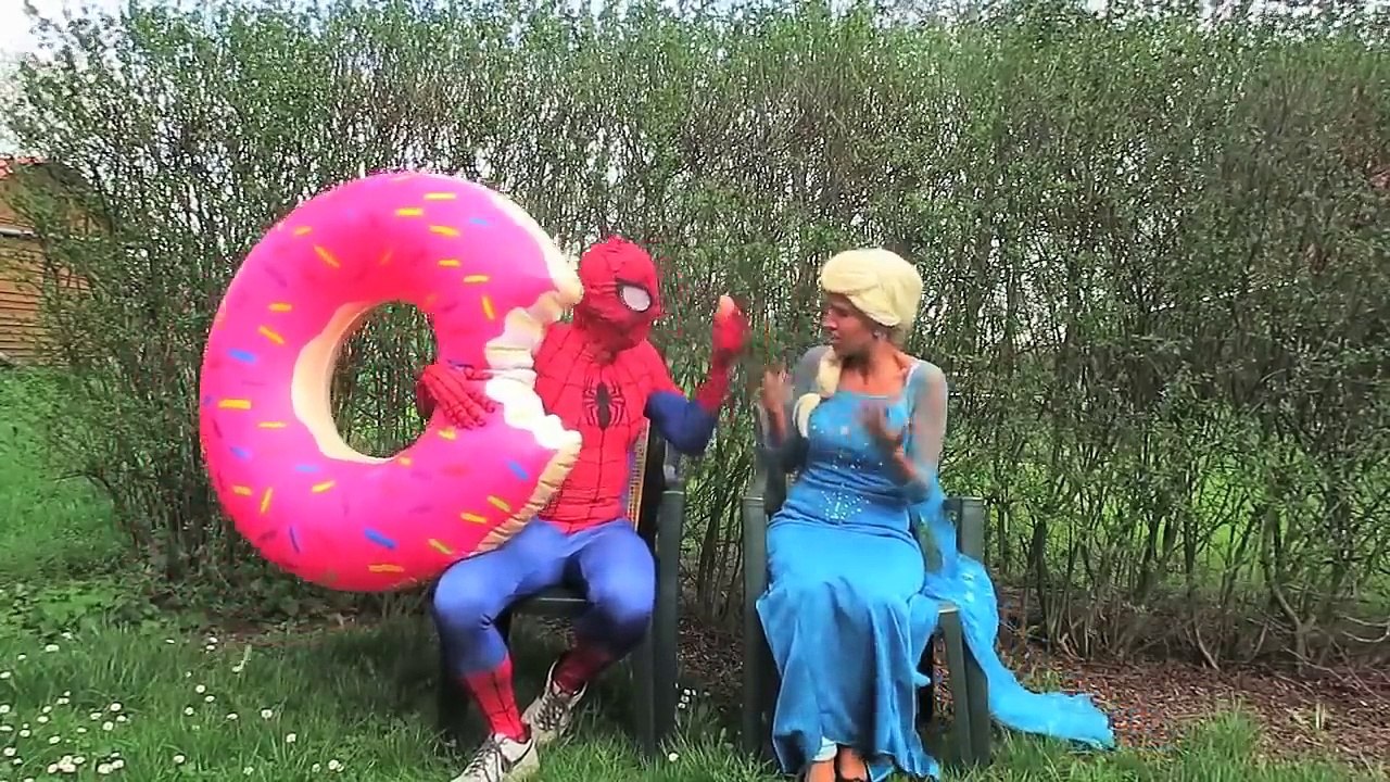 Spiderman BALLOON PRANK! w/ Pregnant Frozen Elsa, Pink Spidergirl, Maleficent, Joker! Superhero