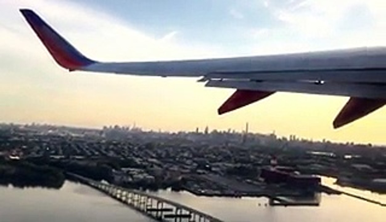 Un avion se fait percuter par un objet non identifié en plein vol !
