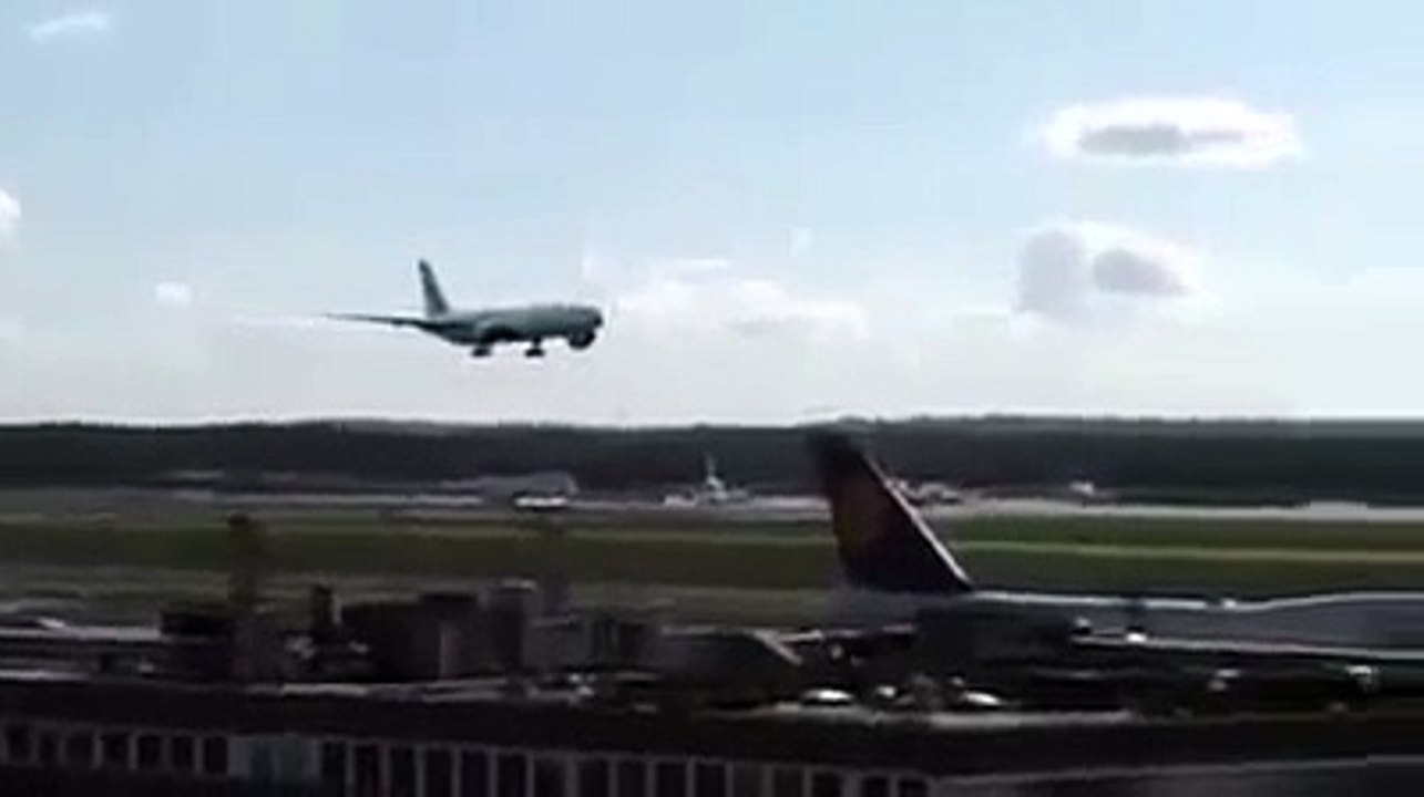Funny Emergency Landing of Aeroplane | Amazing Videos of The World | Future Technology