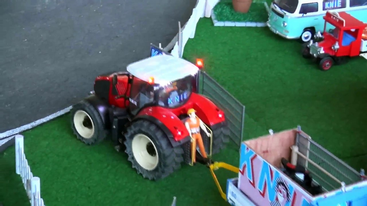 CIRCUS  KNIE ON TOUR