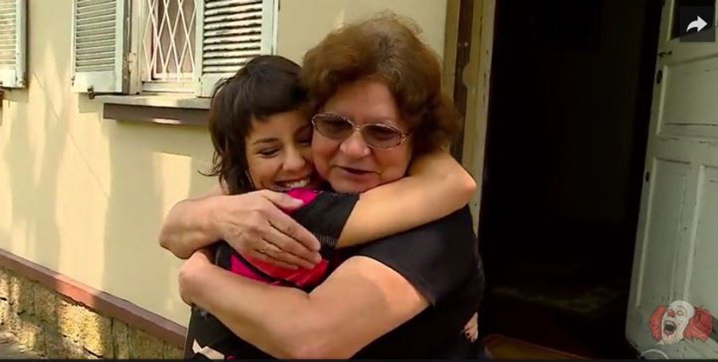 Andreia Horta visita casa de Elis Regina e se emociona