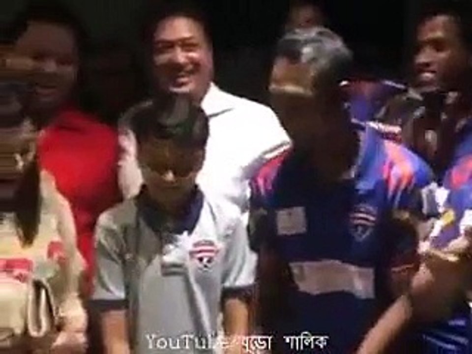 People Giving Great respect to shahid afridi after winning match in BPL