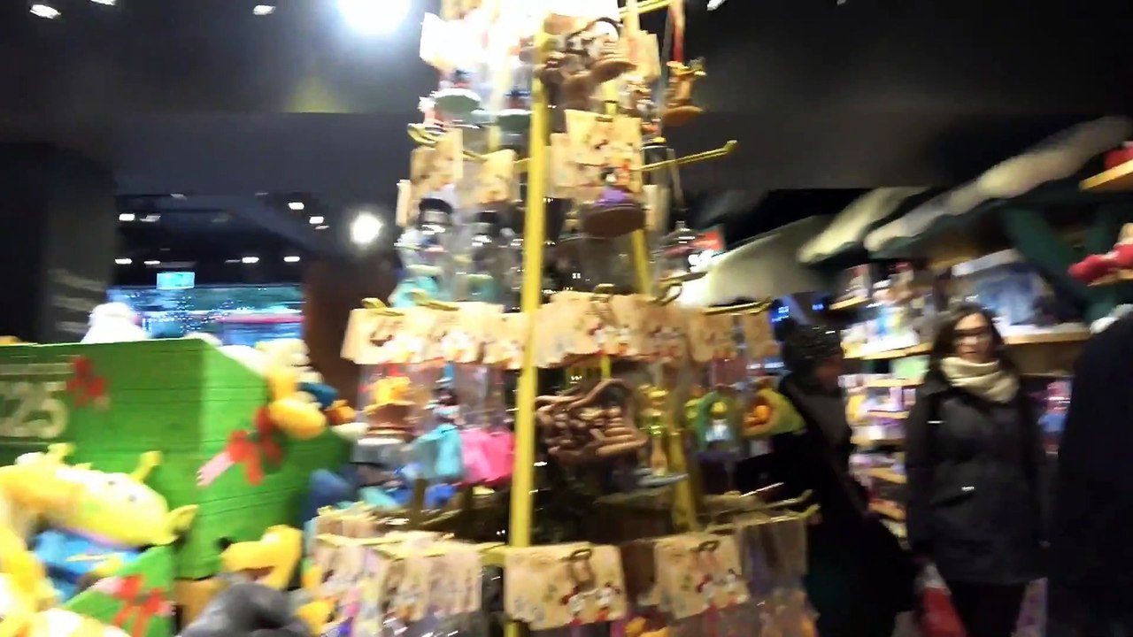 Макс идёт в школу в Лондоне собеседование Ищем костюмы Герои в Максах в Дисней и в Nickelodeon Store