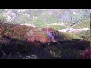 Ora News - Mallakastër, shpërthen pusi i naftës në Drenovë