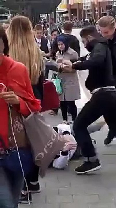 Ausländer verprügeln Deutsche