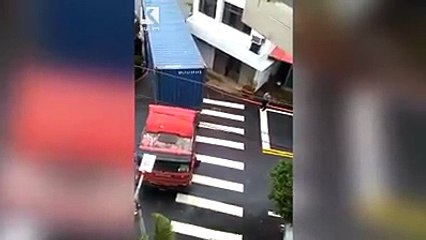 Thánh xe tải đây rồi - Quay đầu vào khe hẹp .... ahaha