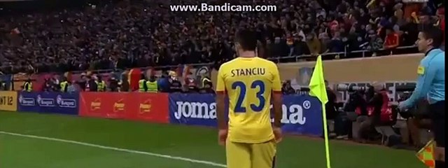 Robert Lewandowski sent crashing to the floor as smoke bomb exploded at his feet - Romania vs poland 11-11-2016