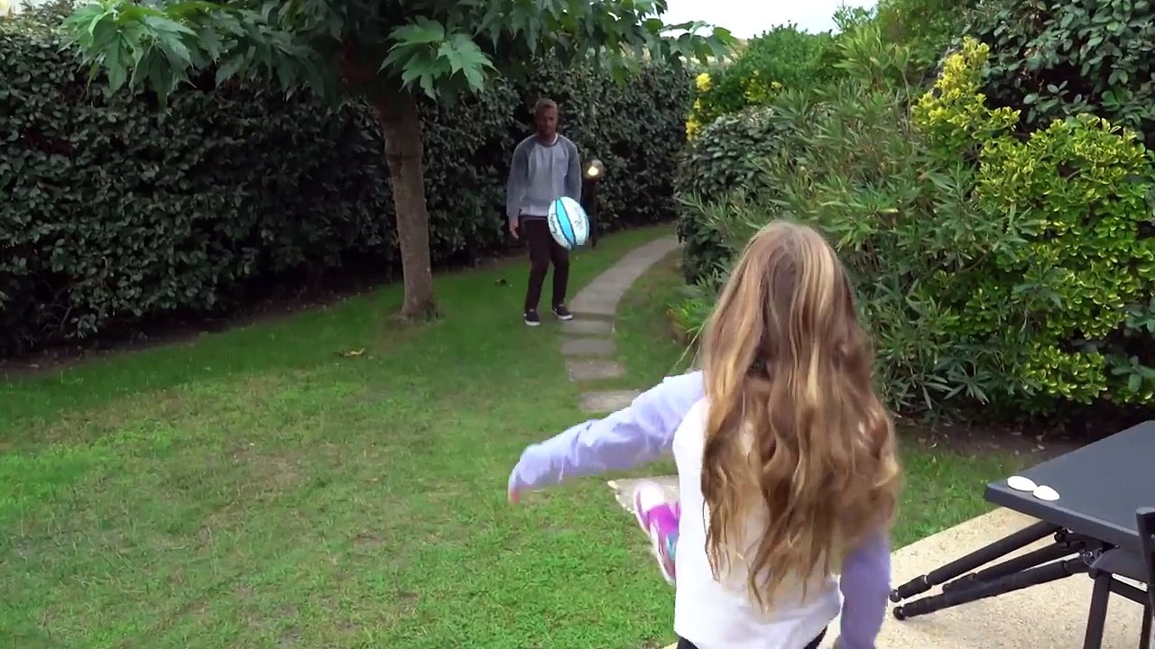 Daredevils Shows Some Amazing Tricks While Surfing