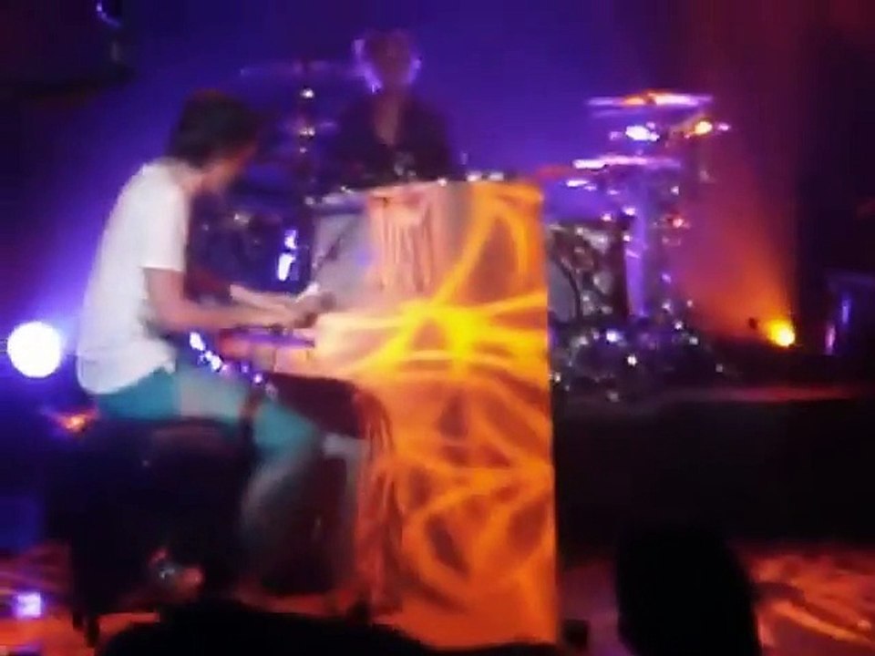 Muse - I Belong to You, Casino de Paris, 05/25/2010