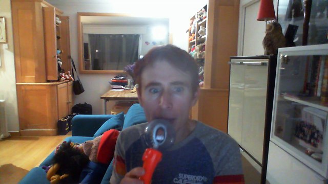 Wiwi égratigne outta your mind de Lil Jon & LMFAO