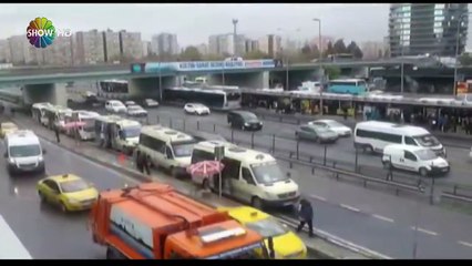 Akan trafikte frene basmak Arkadan çarpan kadın hamileymiş!