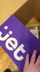 20 mètres de papier pour emballer.. Un pot de crème dans un carton !!