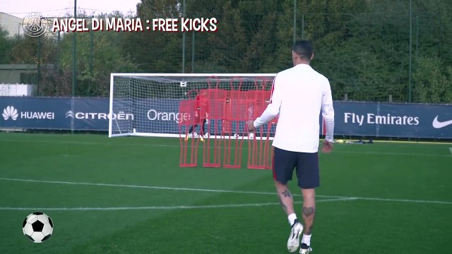 Angel Di Maria enchaine les coups francs à l'entrainement du PSG