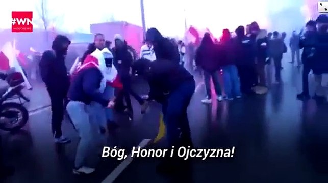 На Марше независимости в Польше сожгли украинский флаг // In March of Independence in Poland burned the Ukrainian flag
