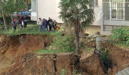 Kadıköy'de toprak kayması