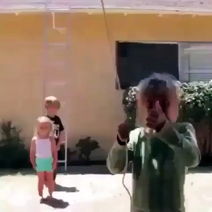 2 kids 1 ladder
