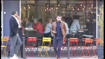 Las terrazas parisinas poco a poco recuperan la normalidad