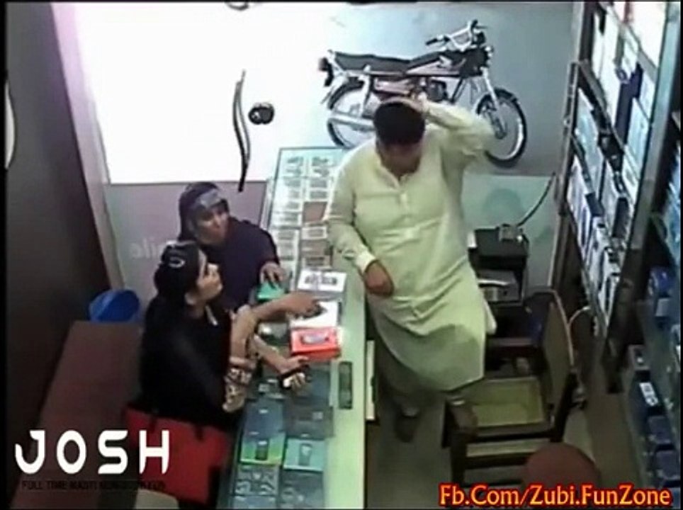 جس نے یہ ویڈیو نہ دیکھی وہ خود ہی پشتاۓ گا ویڈیو دیکھیں Daughter and mother Robb(360p)