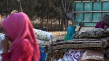 Syrie: des familles fuient la violence au nord de Raqa