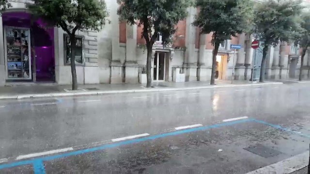 Maltempo in puglia: ad Andria pioggia con pezzettini di ghiaccio e forte vento