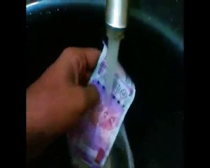 WASHING new 2000 RUPEE NOTE gone wrong!!! watch full video (quick video)