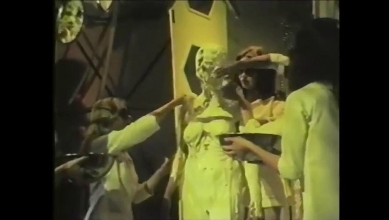 Science Fiction | Spoof | Invasion of the Bee Girls (1973) | Sci-Fi Minis