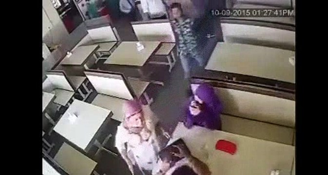 Larka Larki Cafe Mai Date Marty Howe Pakre Ge Phir Dakhy In K Sath Kiya Howa