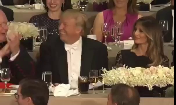 Donald Trump Tacle Hillary Clinton avec Humour lors du Dîner de Charité Catholique Al Smith à New-York (21/10/2016)