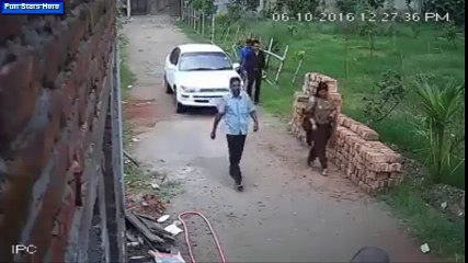 দেখুন চাঁদা আদায় করতে এসে সাংবাদিক কিভাবে হাতেনাতে ধরা খেল