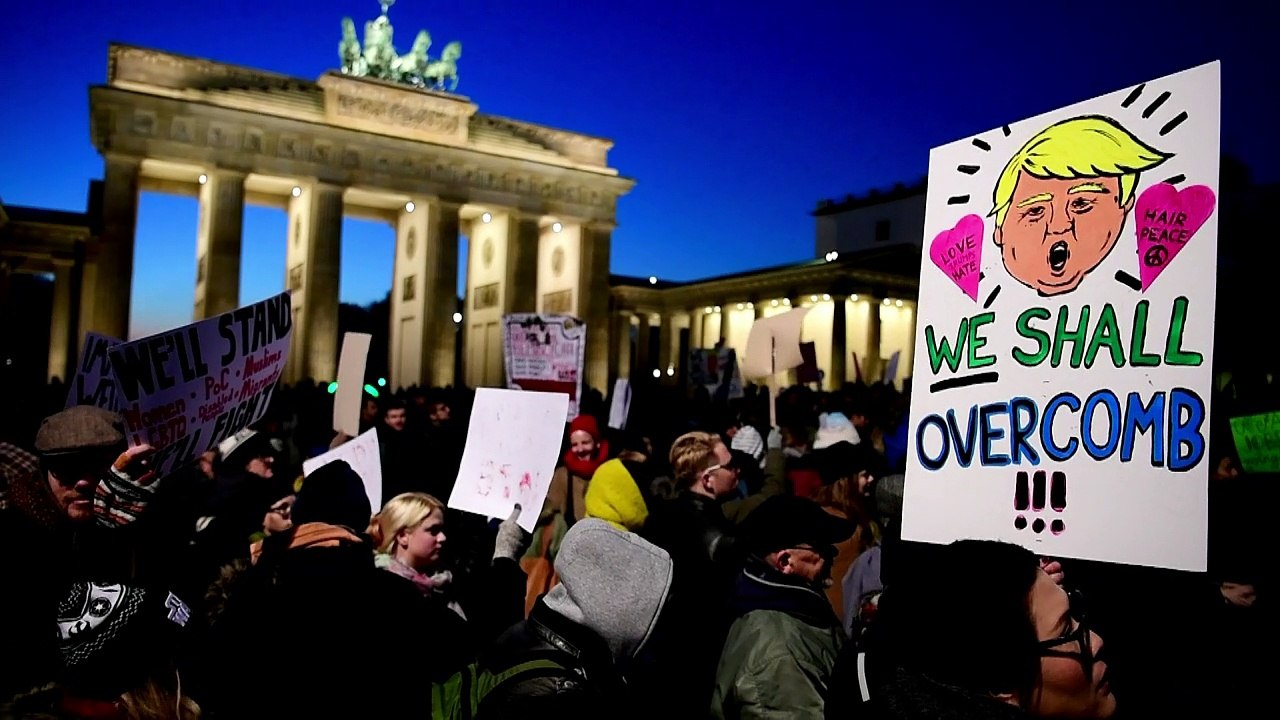 Berliner zeigen Kante gegen Donald Trump