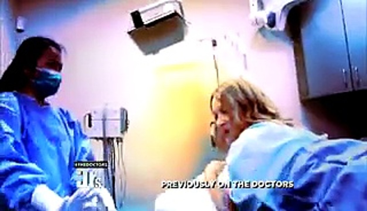 Elle avait cette bosse sur la tête depuis 20 ans, regardez ce qu'ils découvrent à l'intérieur