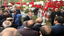 Erdoğan şehit kaymakamın mezarı başında Kur'an okudu