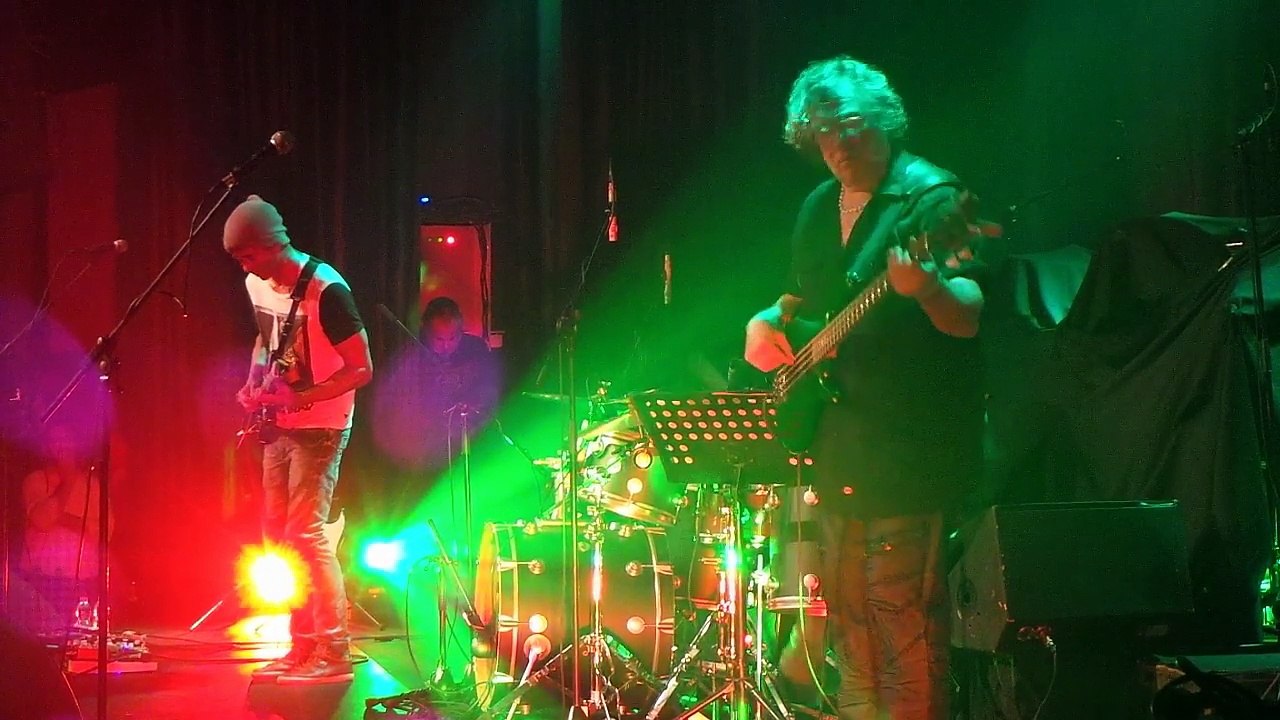 גיבורי גיטרה ברדינג שלוש