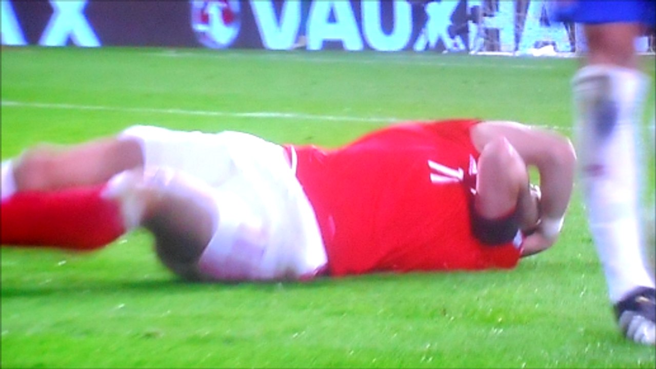 Gareth Bale Gets Hit In The Head by Branislav Ivanovic!