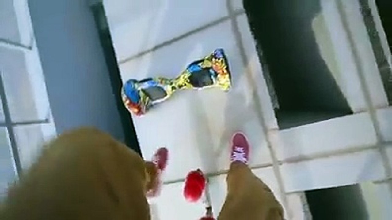 Dünyanın en ölümcül hoverboard'ını sürüyor