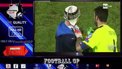 Liechtenstein 0-4 Italia - Pundits su Gigi Buffon firma camicia invasore di campo