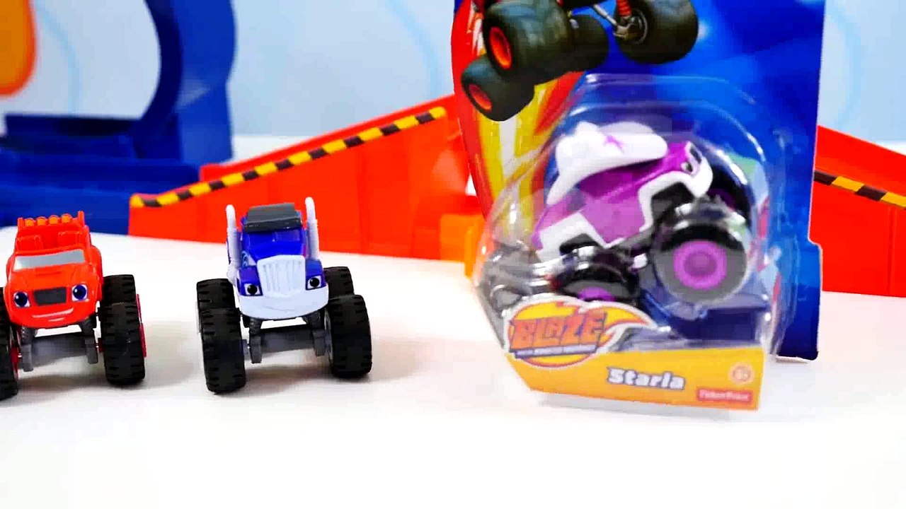 Hotveels - Canavar kamyonlar kapışıyor. Monster Trucks For Children - Video For Kids