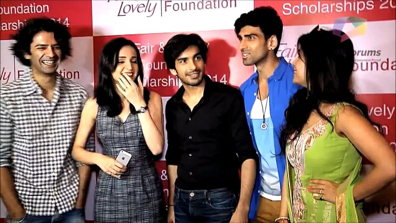 Cell Sanaya Irani & Barun Sobti-