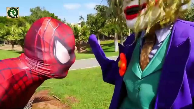 Супергерой паук против Бэтмена, Железный человек против Marvel Халк - Spiderman vs Batman!