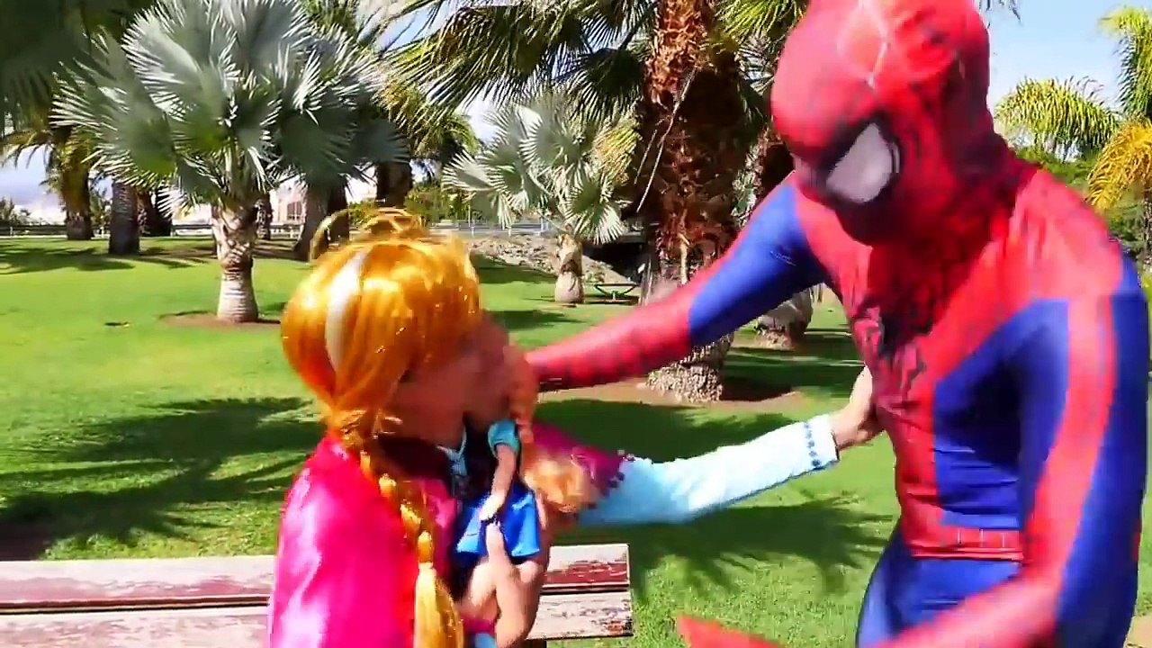 siêu nhân người nhện spiderman và Công Chúa Frozen Elsa Ngoài Đời Thực -スパイダーマンと氷の女王エルザ