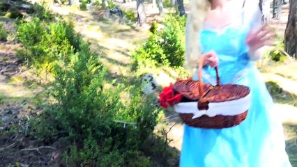 Toy Freaks Family w/ FROZEN LOVE THE JOKER !! Bad Baby FOOD FIGHT vs Frozen Elsa & Hidden Egg