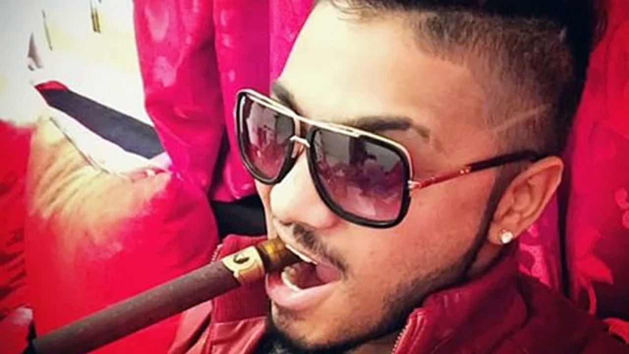 RAP BATTLE- Honey singh vs Raftaar vs Badshah vs Bohemia - YouTube