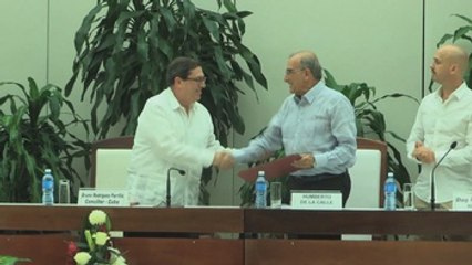 Santos presenta a los colombianos un "mejor acuerdo" de paz para unir al país