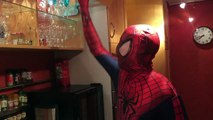 Spiderman dating Elsa (Disney Frozen) for Valentines Day ! Superhero Pranks in Paris