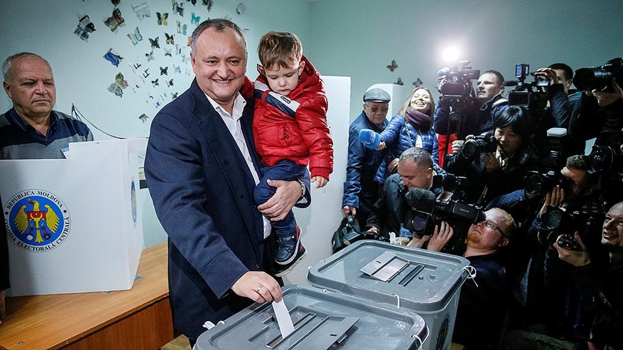 Στις κάλπες για την εκλογή προέδρου προσέρχοντα...