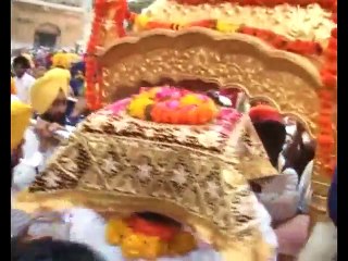 ਗੁਰੂ ਨਾਨਕ ਦੇਵ ਜੀ ਅਵਤਾਰ ਪੁਰਬ ਨੂੰ ਲੈ ਕੇ ਅਲੌਕਿਕ ਨਗਰ ਕੀਰਤਨਪ੍ਰਕਾਸ਼ ਪੁਰਬ ਨੂੰ ਸਮਰਪਿਤ ਸ੍ਰੀ ਅਕਾਲ ਤਖ਼ਤ ਸਾਹਿਬ ਤੋਂ ਸਜਿਆ ਅਲੌਕਿਕ ਨਗਰ ਕੀਰਤਨ