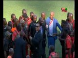 Non c'est honteux comment l'Afrique peut se développer  avec ces mentalités la un arbitre qui truc des match