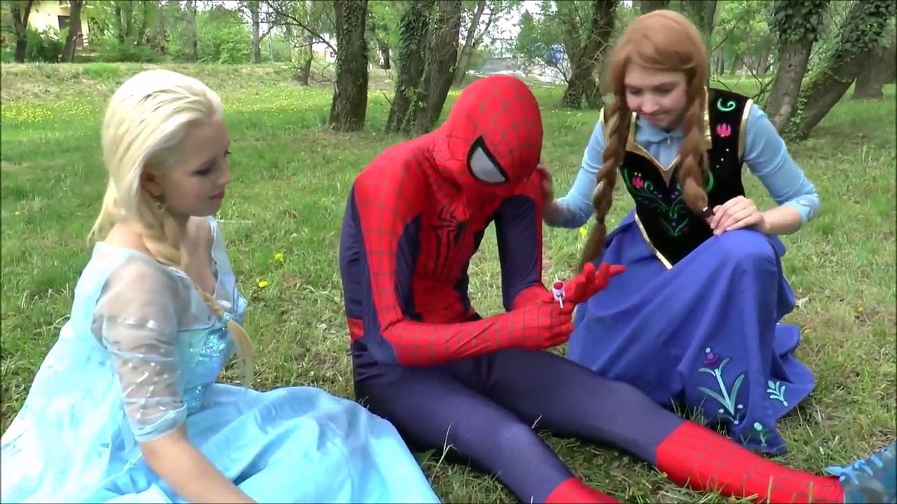 ANNA, ELSA FROZEN E HOMEM ARANHA VS BARATA